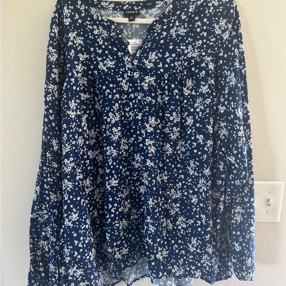 torrid navy and white floral tunic blouse